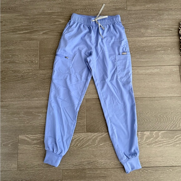 Amazon Scrub Set - Picture 3 of 5